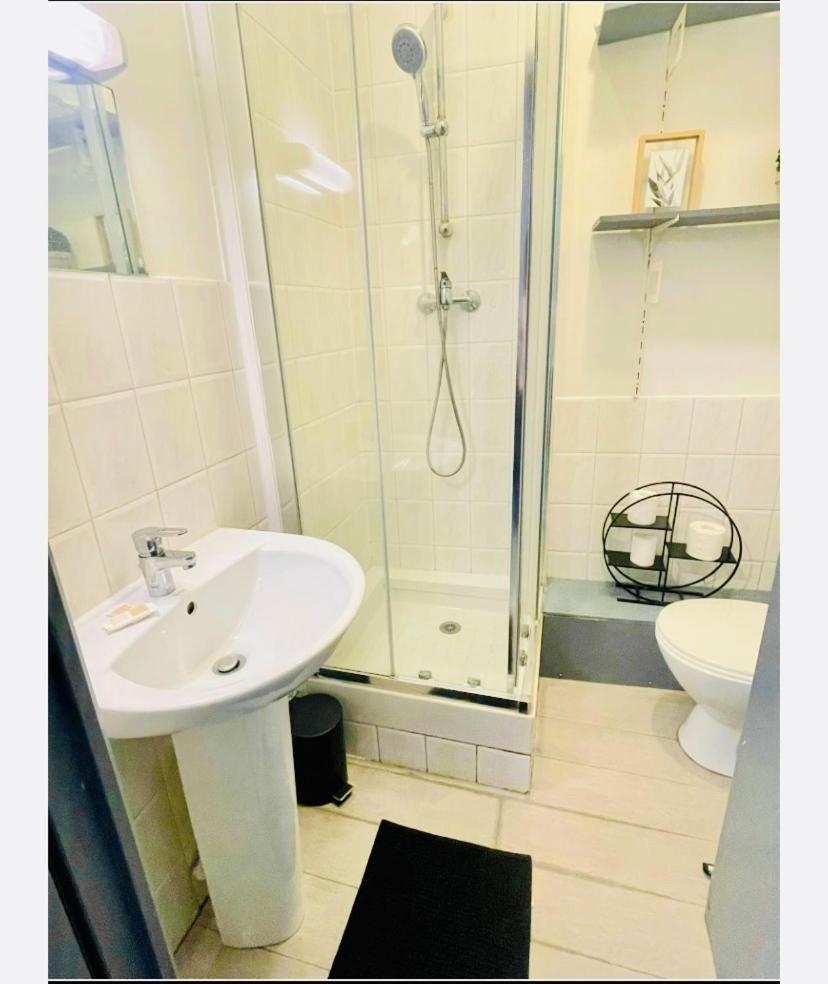 Studio Entier 1 Piece Et Salle De Bain Lilla Esterno foto